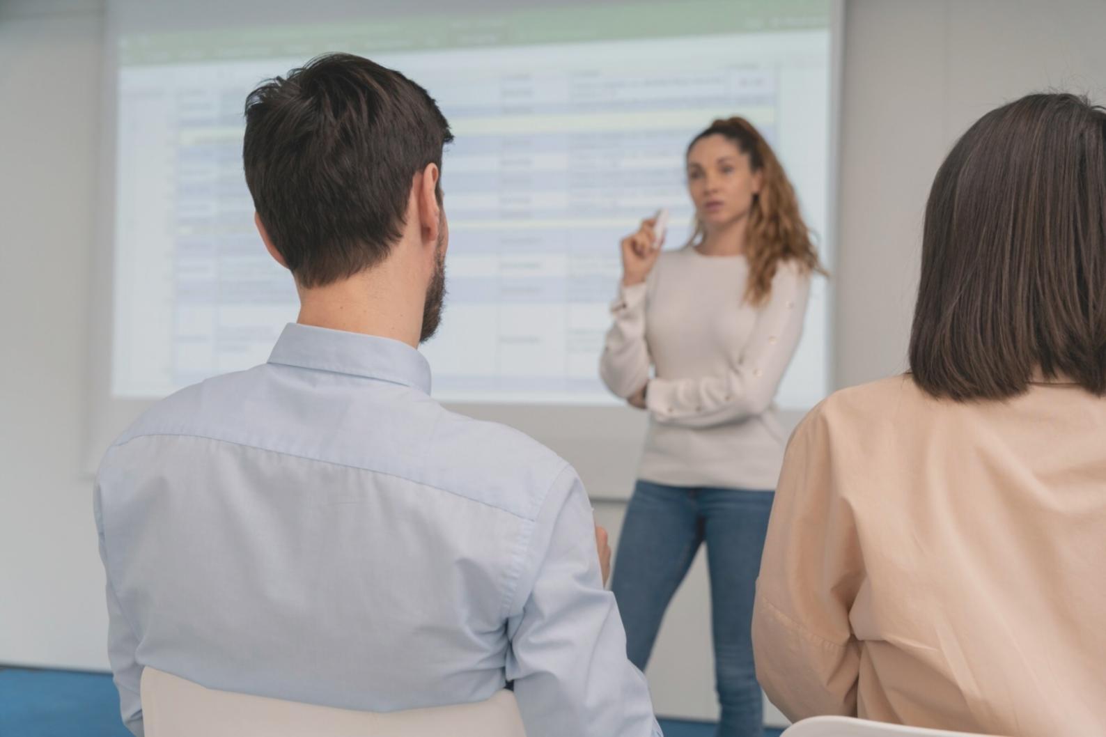 Workshop environment with financial analysis tools